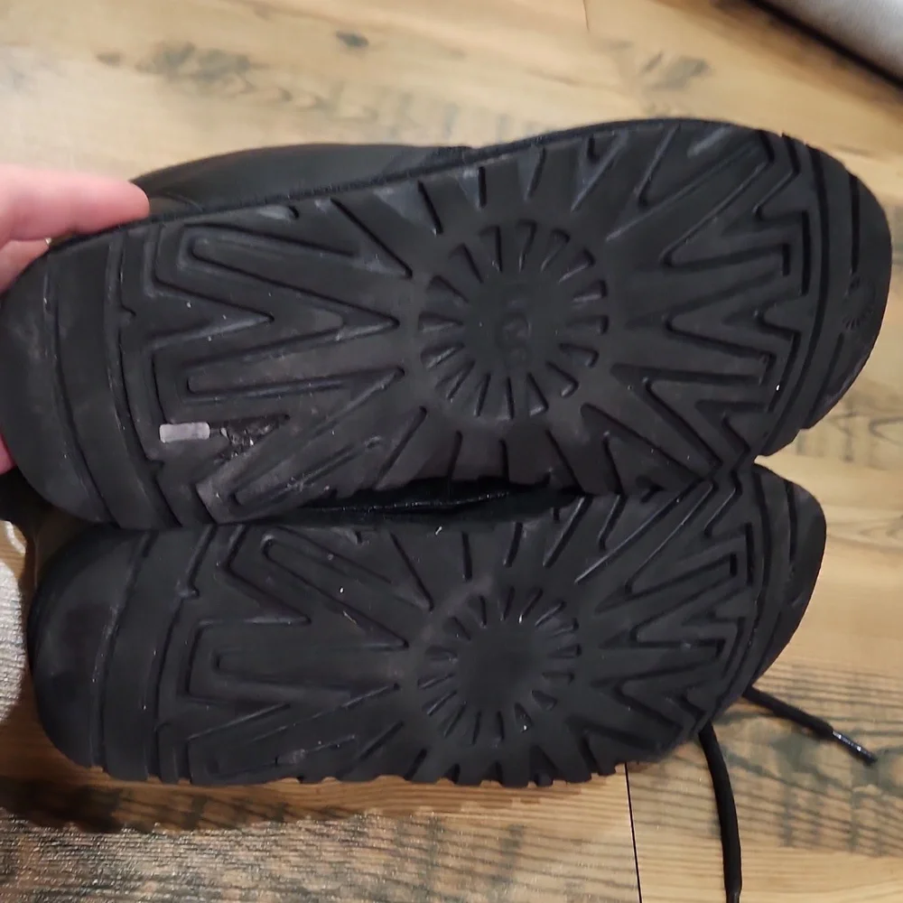 UGG Neumel Chukka Boot 8 Black Leather Shearling Boho Cozy Warm Waterproof - Picture 8 of 9